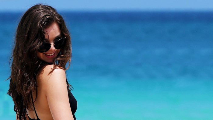 Hailee Steinfeld in black bikini at the beach