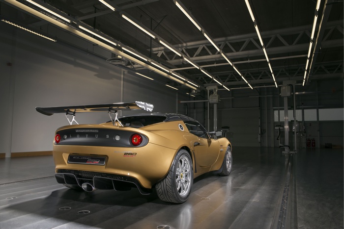 Lotus Elise Cup 260 in a garage
