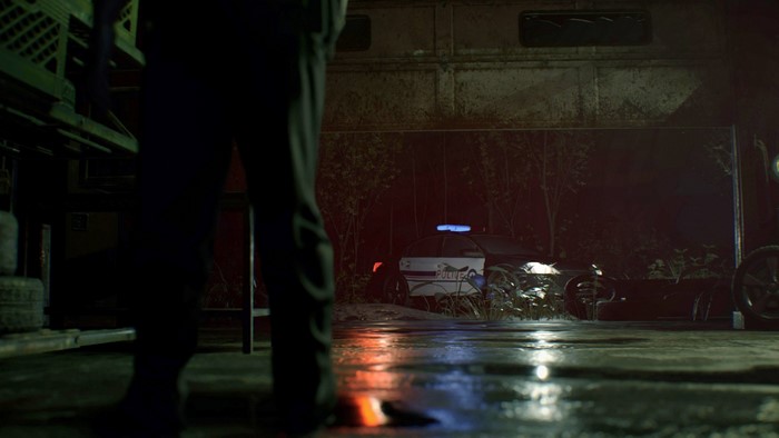 Resident Evil 7: Police car in a dark, wet environment