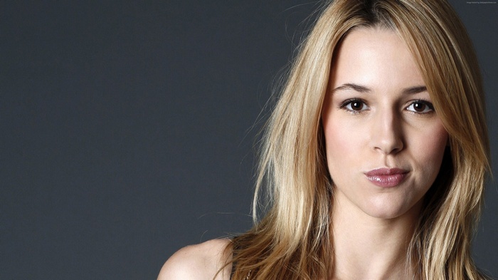 Alona Tal portrait 4K