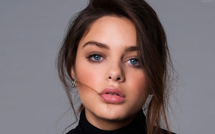 Portrait of Odeya Rush in 4K