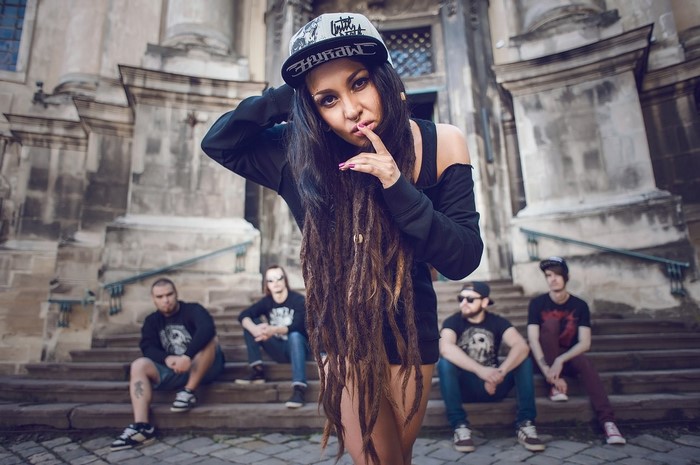 Tatyana Shmayluk and band on steps
