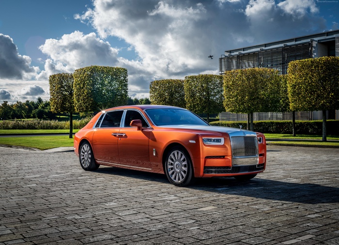 Orange Rolls Royce Phantom EWB 4K