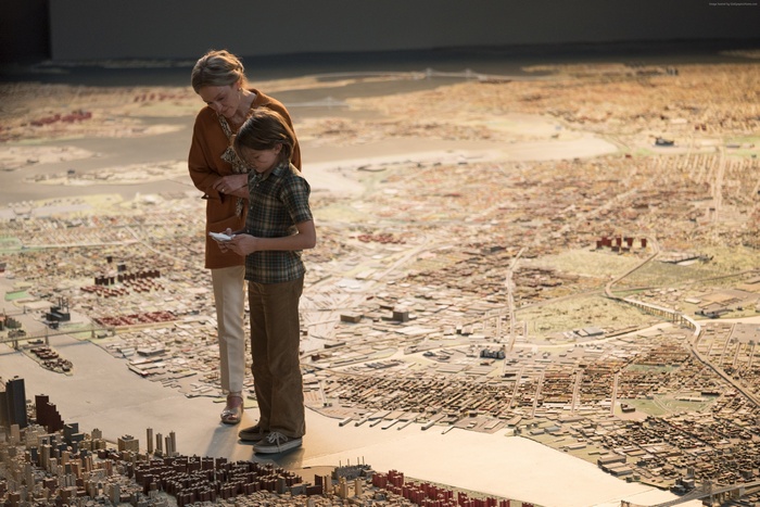 Julianne Moore and Millicent Simmonds in Wonderstruck 4K