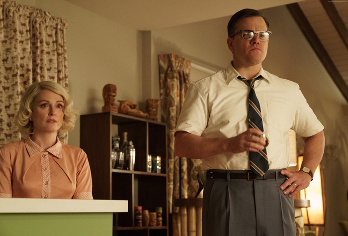 Matt Damon and Julianne Moore in Suburbicon 4K