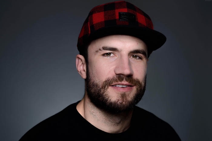 Sam Hunt wearing a red and black plaid hat