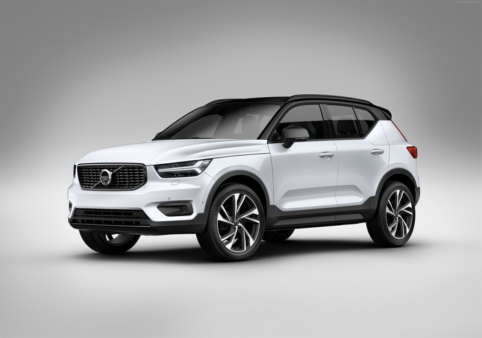 White Volvo XC40 2018 Car
