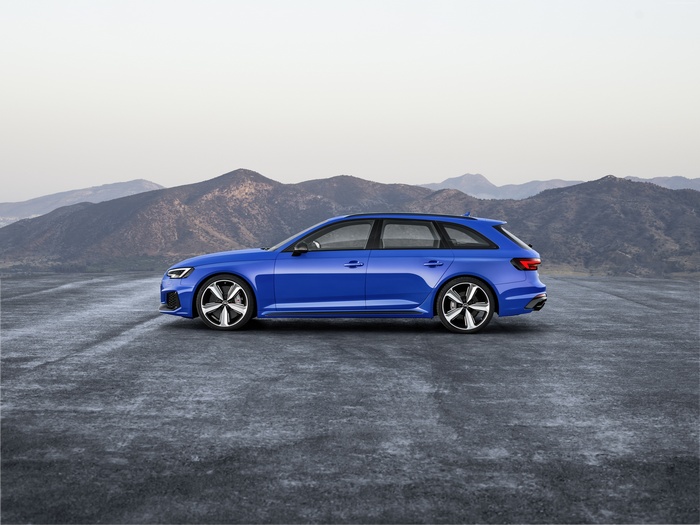 Blue Audi RS4 Avant 4K