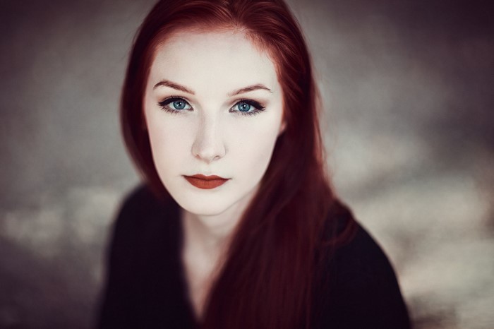 Redhead woman with blue eyes and red lipstick