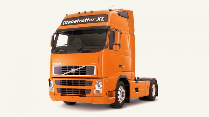 Orange Volvo FH Globetrotter XL Truck