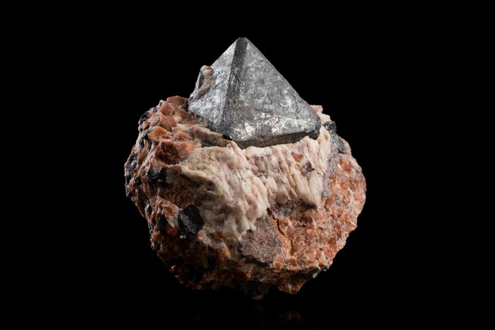 Franklinite crystal on a matrix of calcite and garnet