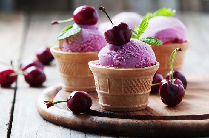 4K delicious cherry ice cream cones