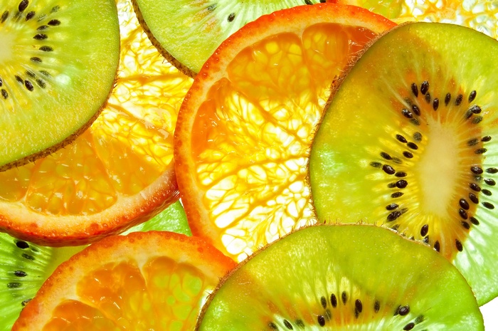 Slices of orange and kiwi fruit