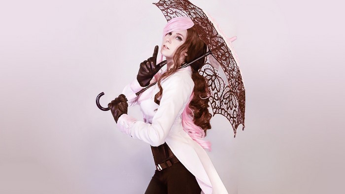 Cosplayer dressed as Neopolitan from RWBY holding an umbrella