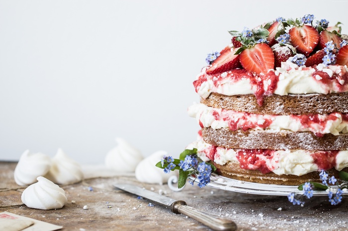 Strawberry and cream layer cake with forget-me-nots