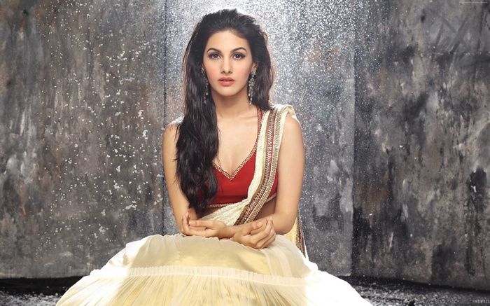 Amyra Dastur in traditional Indian attire