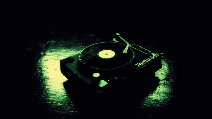 Technics turntable with green lighting