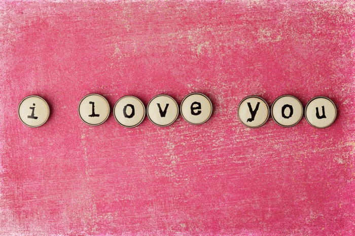 I love you text on pink background