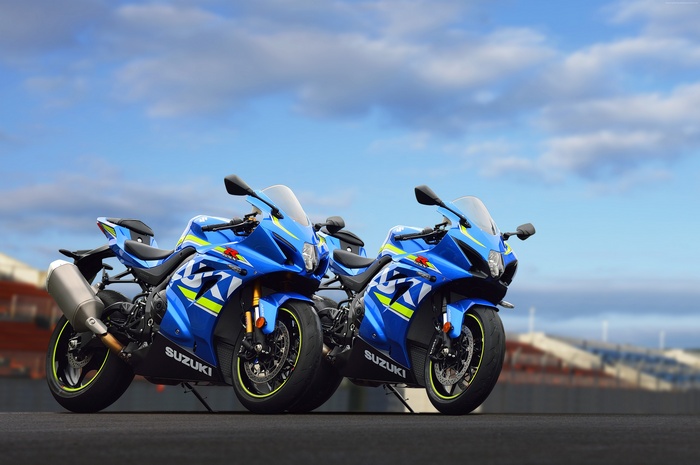 Two Suzuki GSX-R1000 Motorcycles 4K