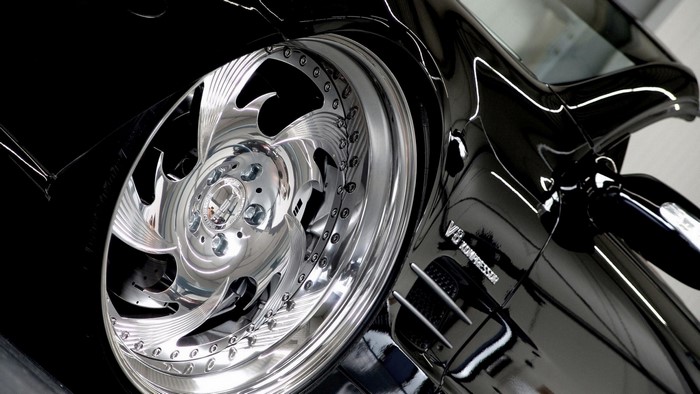Black Mercedes-Benz V8 Kompressor with custom chrome rims