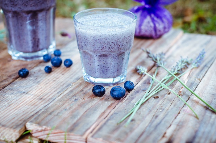 Blueberry smoothie with lavender and blueberries