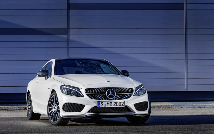 White Mercedes-Benz C43 AMG Coupe with S.MB 2002 license plate