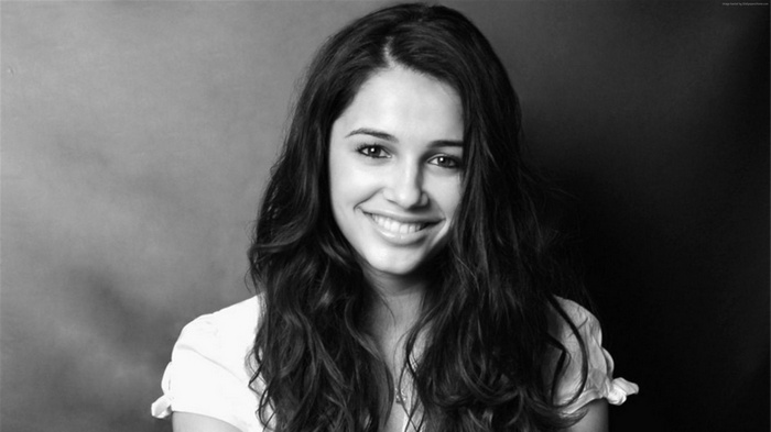 Naomi Scott 4K