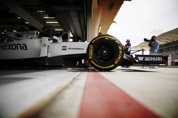 Williams F1 car in the pit lane with photographers