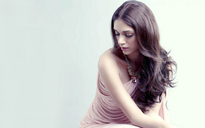 Aditi Rao Hydari in a pink dress with necklace