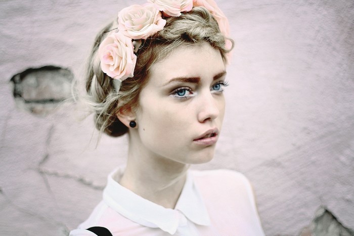 Woman with flower crown and blue eyes