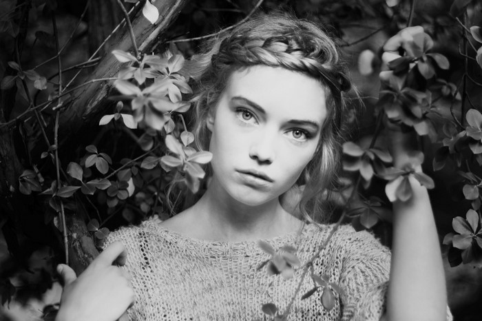 Monochrome portrait of Elsa Fredriksson Holmgren in nature