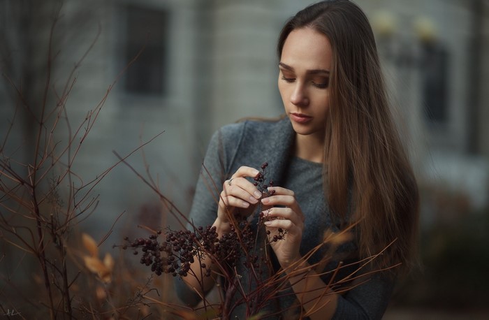 Woman in gray sweater holding berries
