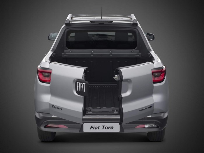 Fiat Toro pickup truck rear view