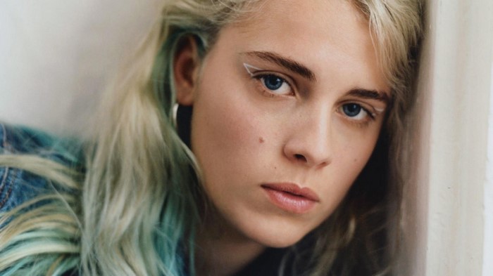 Marika Hackman portrait with dyed hair