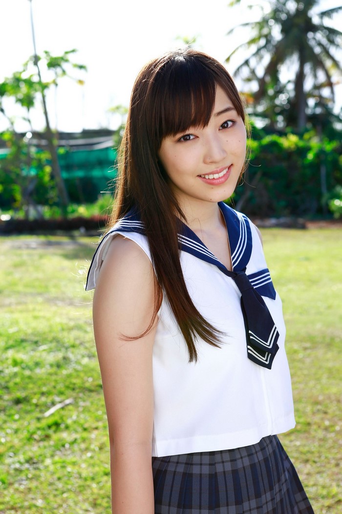 Mizuki Fukumura in a Japanese school uniform