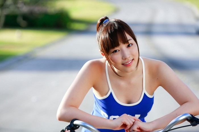 Mizuki Fukumura from Morning Musume posing outdoors