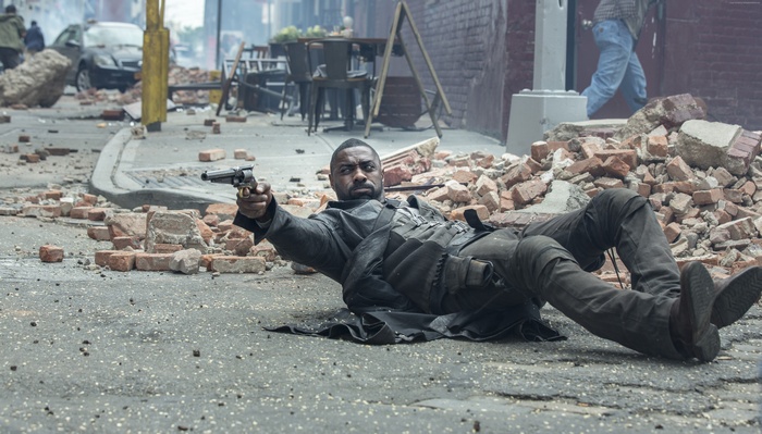 Roland Deschain from The Dark Tower with a gun