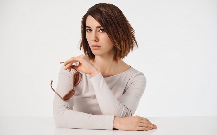 Mary Elizabeth Winstead holding sunglasses