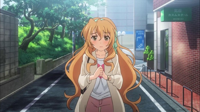 Kaga Kouko from Golden Time walking on a street