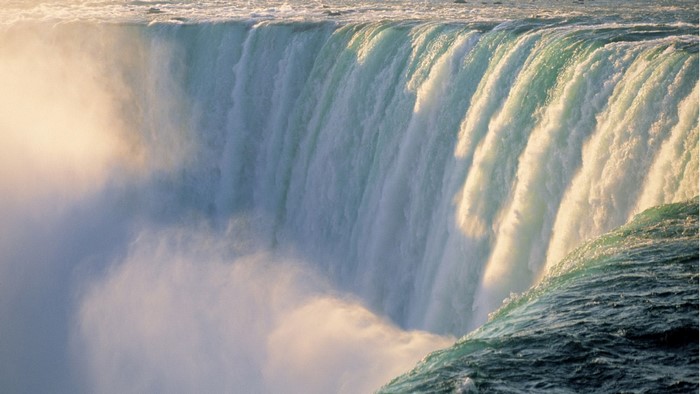 Niagara Falls with mist and ocean waves