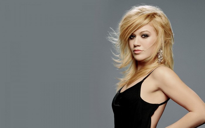 Kelly Clarkson portrait with blonde hair and black dress