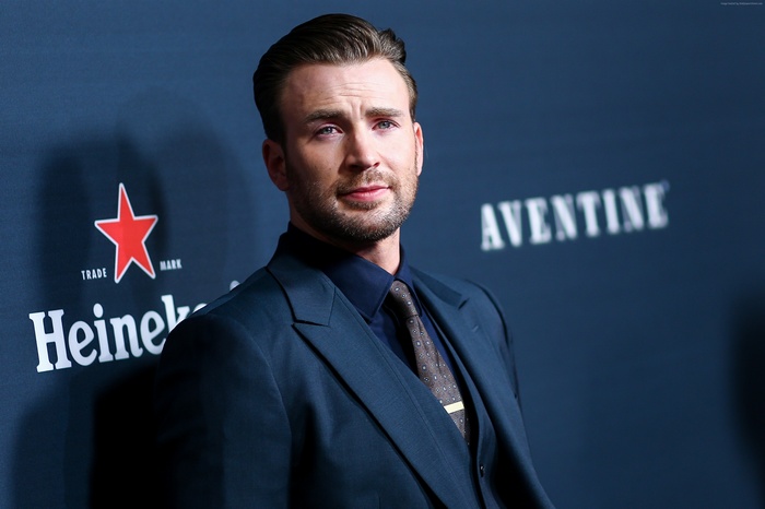Chris Evans at an event with Heineken and AVENTINE branding