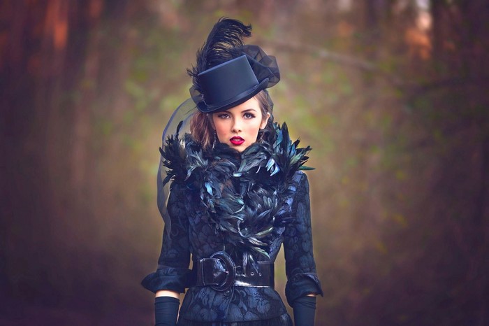 Woman in black hat and feather boa