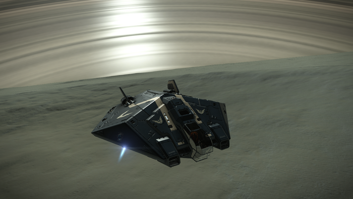 Elite Dangerous spaceship flying near a ringed planet