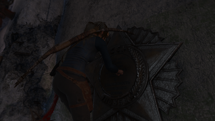 Lara Croft from Rise of the Tomb Raider interacting with a medal