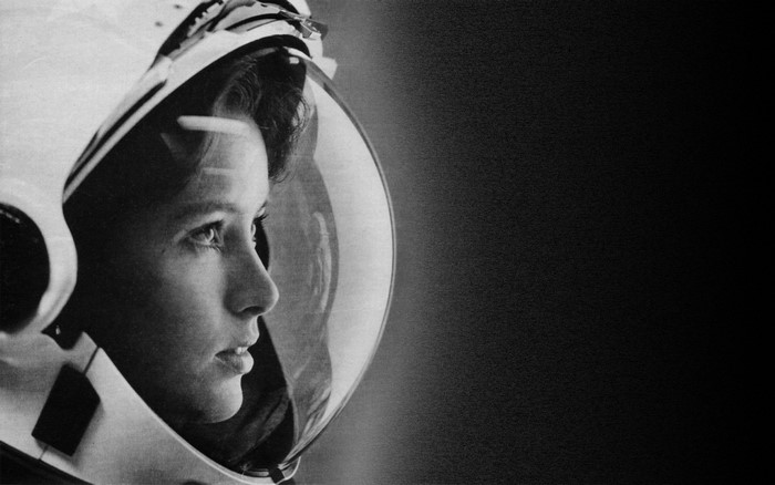 Anna Lee Fisher in astronaut helmet