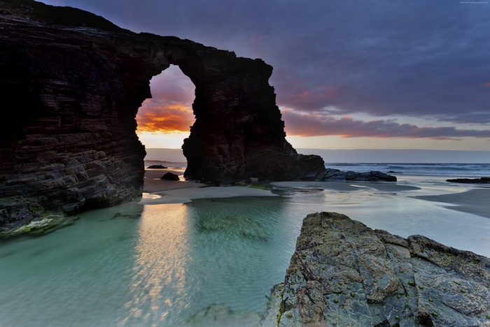 Playa de las Catedrales beach arch at sunset