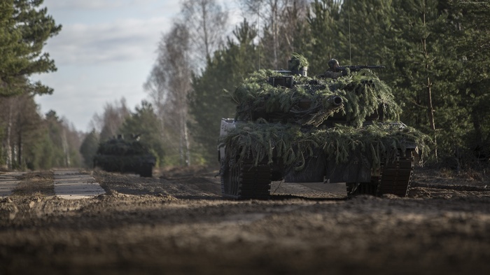 German Army Leopard 2A6 tanks in camouflage