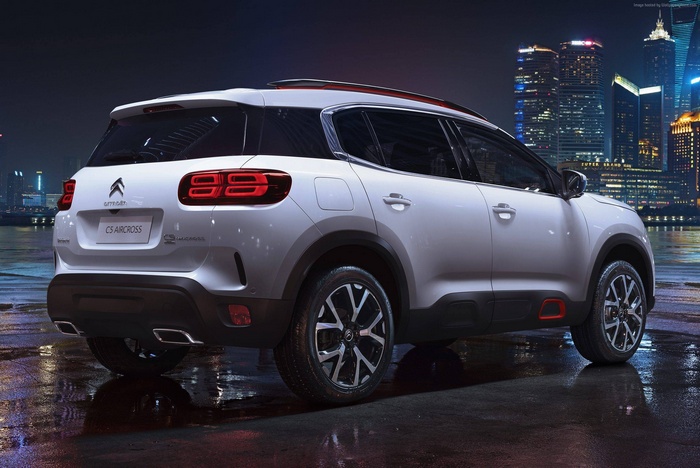 Citroen C5 Aircross SUV at night in Shanghai