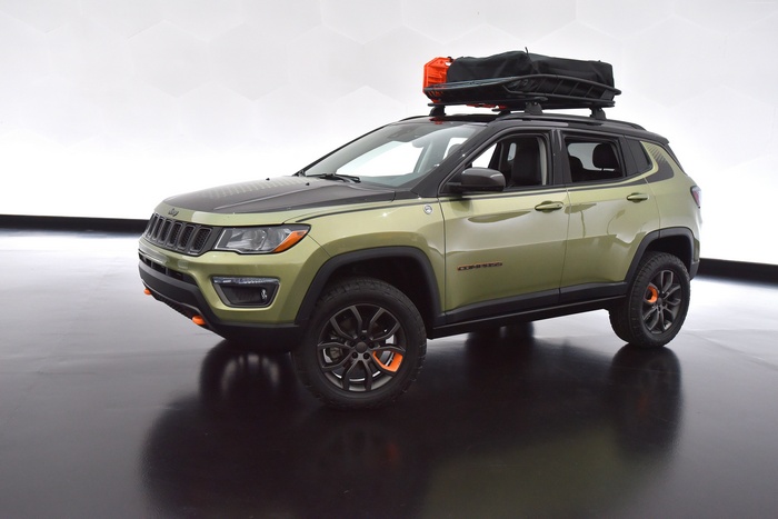 Jeep Trailpass concept SUV with roof rack